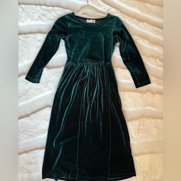 Green Velvet Girls Maxi Dress with Pockets Long Sleeve - Picture 2 of 3